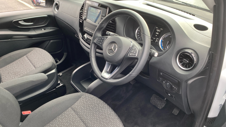Mercedes-Benz Vito ELr Tourer L3 Electric Fwd 150kW 100kWh Premium 9-Seater Auto